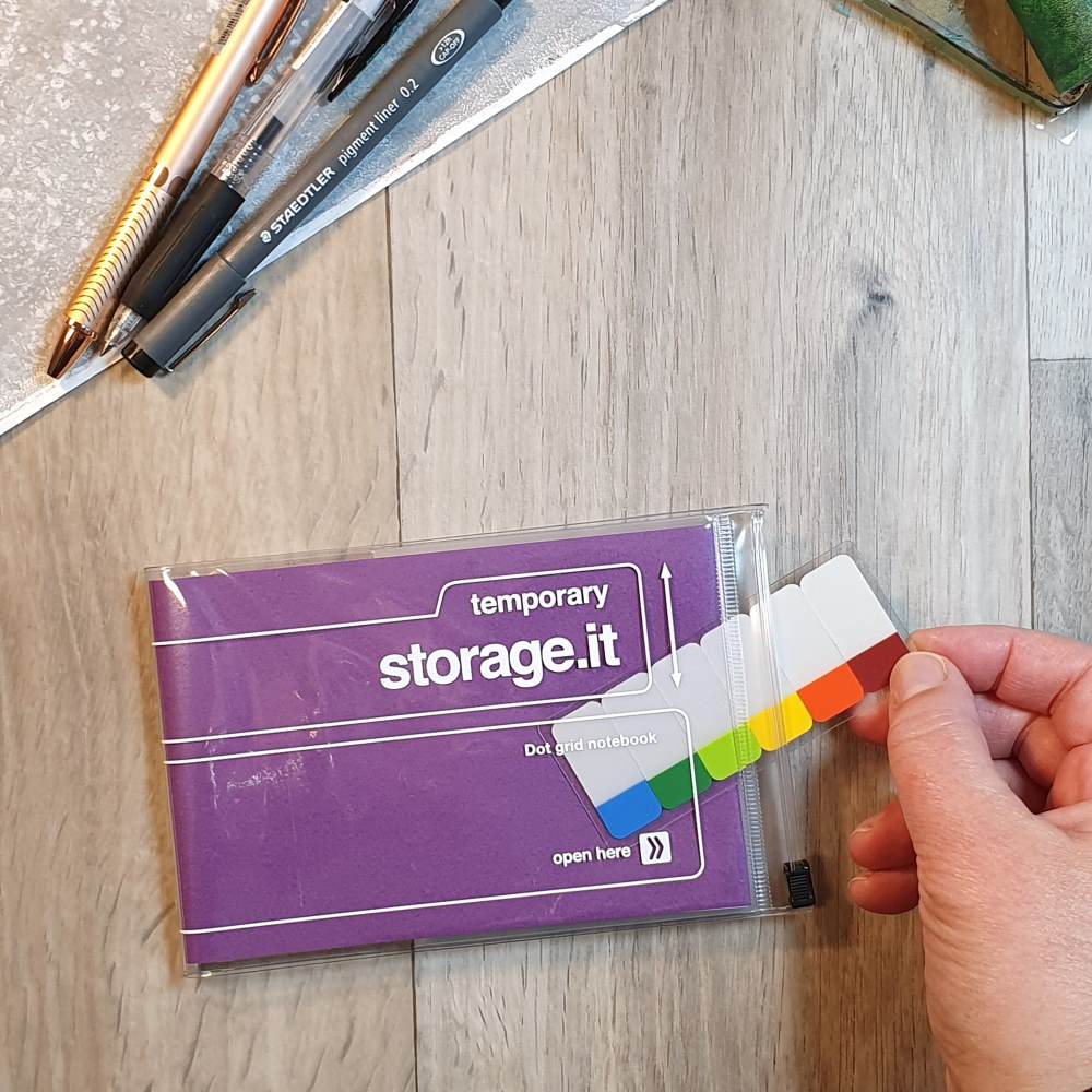 Storage.it A6 notebook med förvaringsficka inbyggd. Tidformera