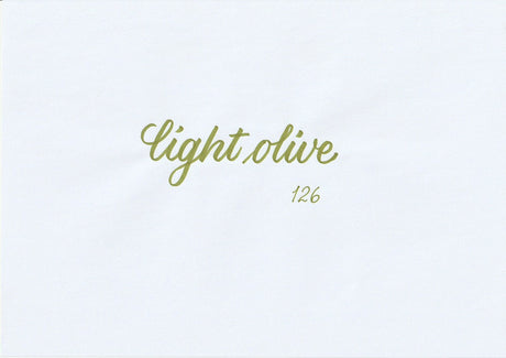 Handskriven text med orden "light olive" i ljus olivgrön färg, skriven med ABT Dual Brush Pen i nyansen 126 Light Olive.