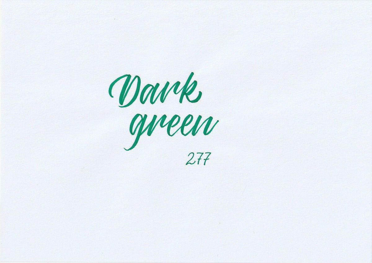 Handskriven text med orden "dark green" i mörkgrön färg, skriven med ABT Dual Brush Pen i nyansen 277 Dark Green.