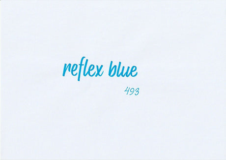 Handskriven text med orden "reflex blue" i reflexblå färg, skriven med ABT Dual Brush Pen i nyansen 493 Reflex Blue.
