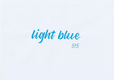 Handskriven text med orden "light blue" i ljusblå färg, skriven med ABT Dual Brush Pen i nyansen 515 Light Blue.