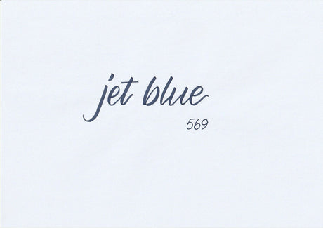 Handskriven text med ordet "jet blue" i blå färg, skriven med ABT Dual Brush Pen i nyansen 569 Jet Blue.