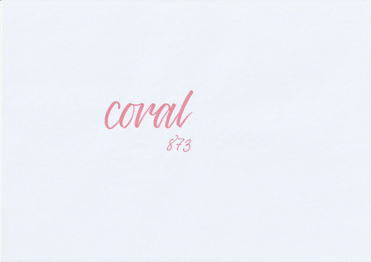 Handskriven text med ordet "coral" i korall färg, skriven med ABT Dual Brush Pen i nyansen 873 Coral.