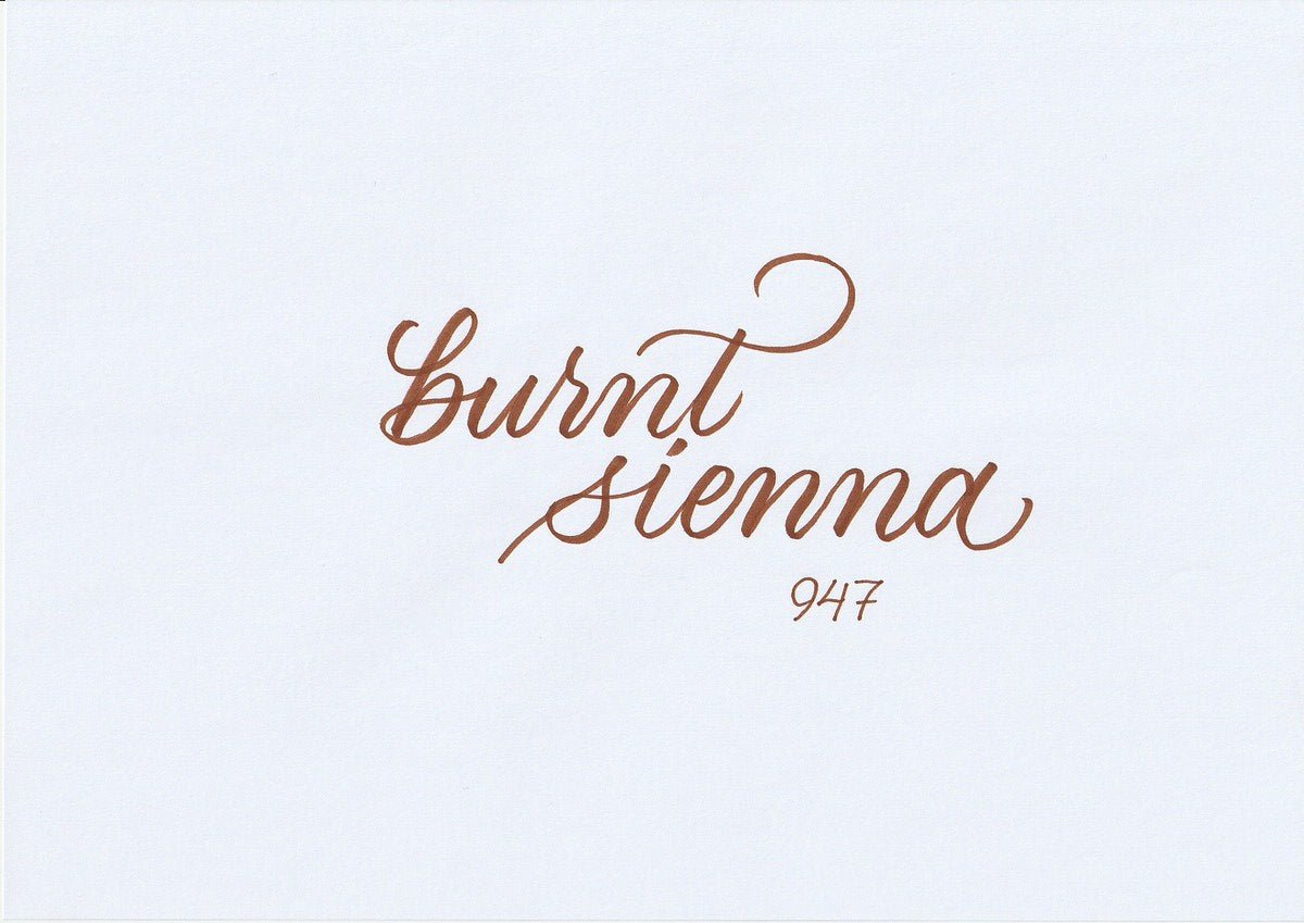 Handskriven text med ordet "burnt sienna" i bränd siennafärg, skriven med ABT Dual Brush Pen i nyansen 947 Burnt Sienna.