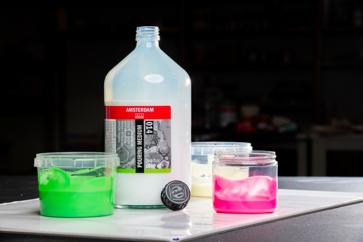 Amsterdam Pouring medium 250 ml - 2 - Royal Talens - Tidformera