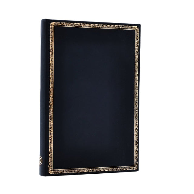 Svart anteckningsbok Black Edition - Mini Linjerad från Paperblanks. Boken har en smal guldfärgad ram runt pärmen. - Tidformera