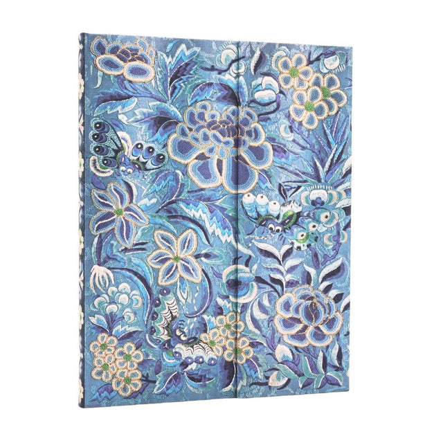 Blå anteckningsbok Blue Willow - Ultra Linjerad Wrap från Paperblanks. Motivet är blåa blommor. - Tidformera