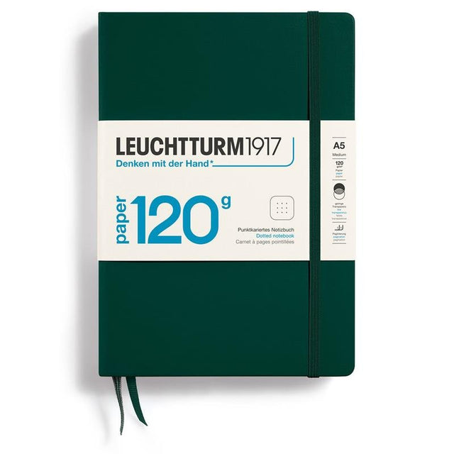 Anteckningsbok Dotted A5 120 GSM - Forest Green från Leuchtturm1917 - Mörkgrön anteckningsbok med 120 gsm papper, 2 bokmärkesband och gummiband för stängning. - Tidformera