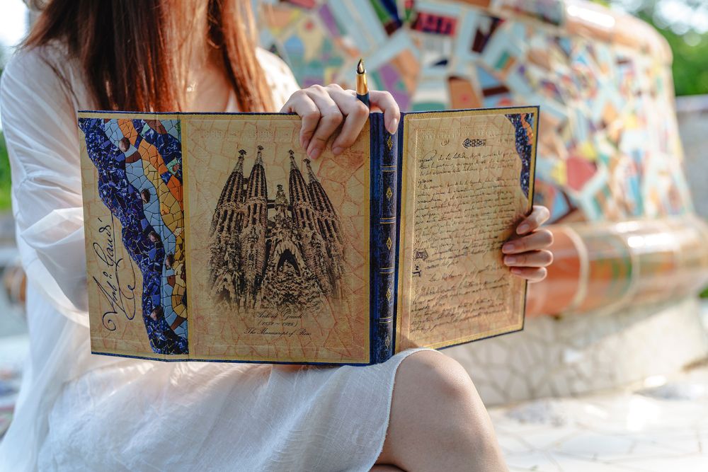 Anteckningsbok Gaudi The Manuscript of Reus - Midi Linjerad Wrap - 3 - Paperblanks - Tidformera