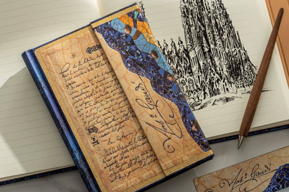 Anteckningsbok Gaudi The Manuscript of Reus - Ultra Linjerad Wrap - 3 - Paperblanks - Tidformera