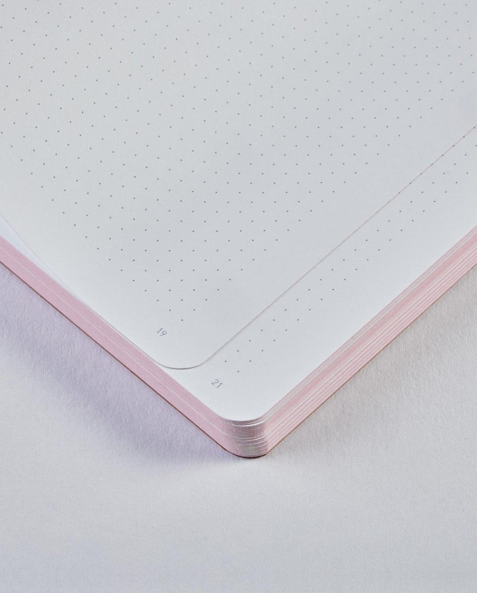 Anteckningsbok Graphic L Light Dotted - Trance pink - 2 - Nuuna - Tidformera