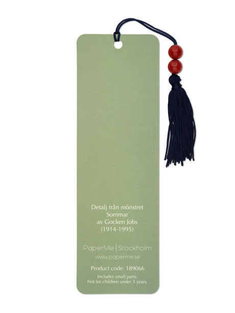 BokmÀrke - Gocken Jobs - Sommar - frÄn PaperMe. Baksidan av bokmÀrke. Baksidan Àr grön och pÄ stÄr det Detaljer frÄn mönstret Sommar av Gocken Jobs (1914-1995) Tidformera