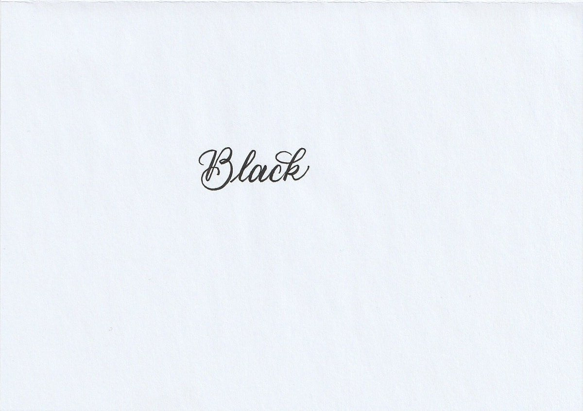 Handskriven text med ordet "Black" i svart färg, skrivet med Pentel Brush Sign Pen i färgen Black.
