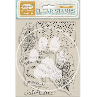 Clear stamps Masquerade - Feathers från Stamperia. Förpackning med stämplar med musiknoter, påfågelsfjädrar och konfetti.  - Tidformera