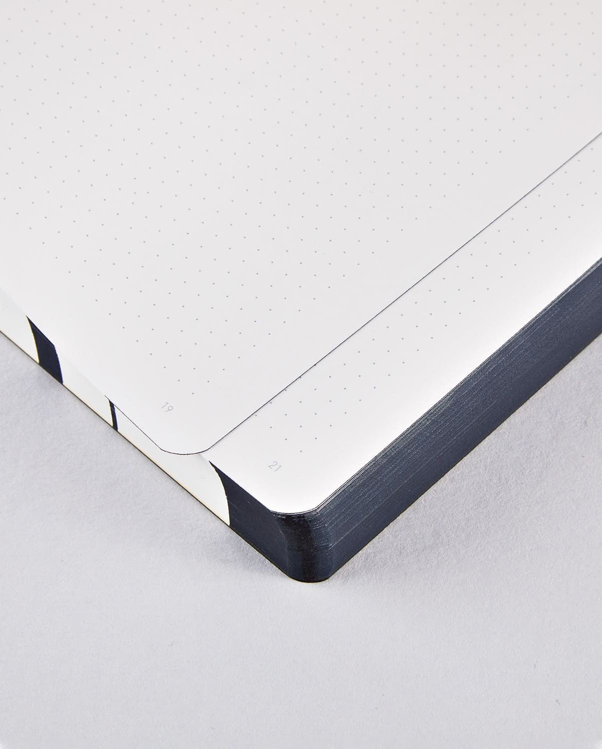 Dotted notebook Graphic L Bang head here - 4 - Nuuna - Tidformera
