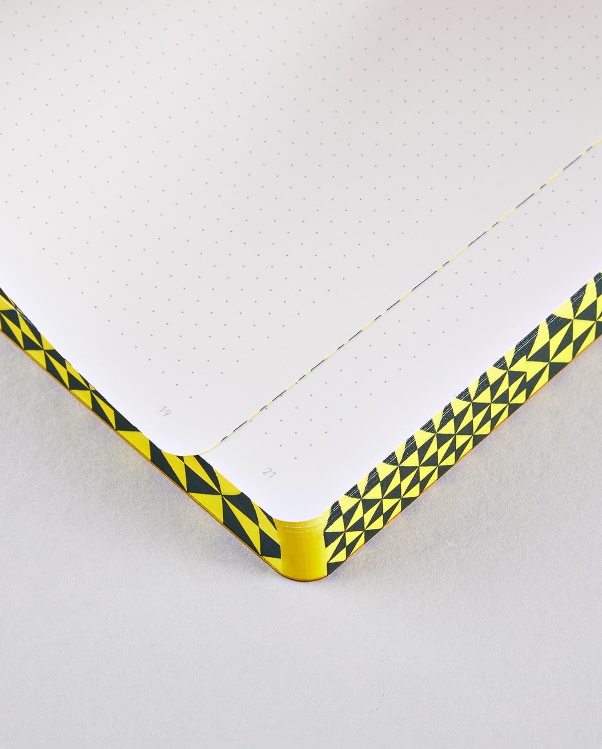 Dotted notebook Graphic L Happy book - 4 - Nuuna - Tidformera