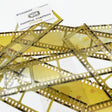 Gulfärgade filmrulleliknande plastbitar i olika storlekar och utformningar.  Essential filmstrips - Sunbeam - från 49 and Market - Tidformera