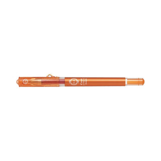 Gelkulpenna Maica Orange från Pilot Pen. En orange penna med lock. På pennan står Pilot G-tec-c Maica 0,4 - Tidormera