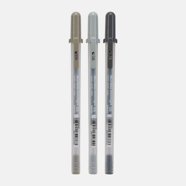 Gelly roll Gelpenna 3 - pack - Urban från Sakura. Tre pennor i färgerna brun, ljusgrå och mörkgrå.  - Tidformera