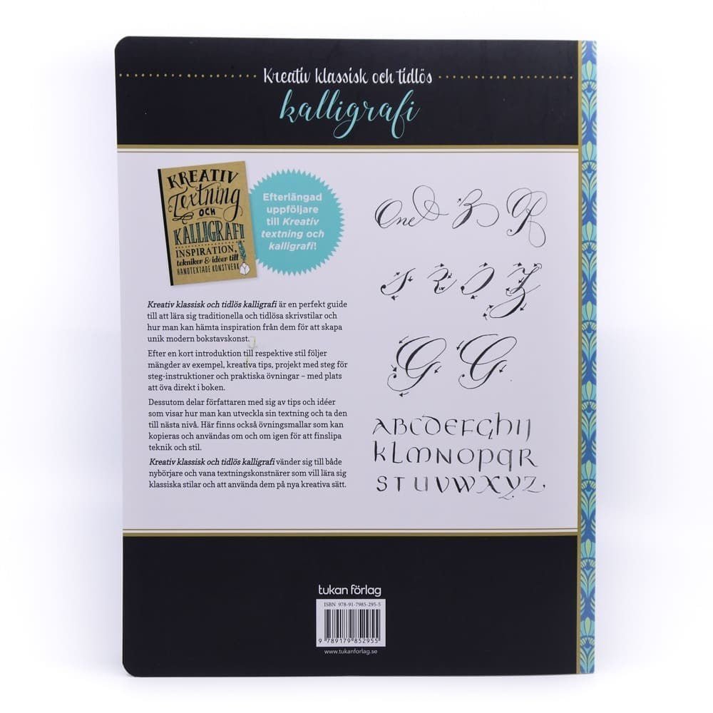 Kreativ klassisk och tidlös kalligrafi från Tukan. Baksidan av boken med text. - Tidformera