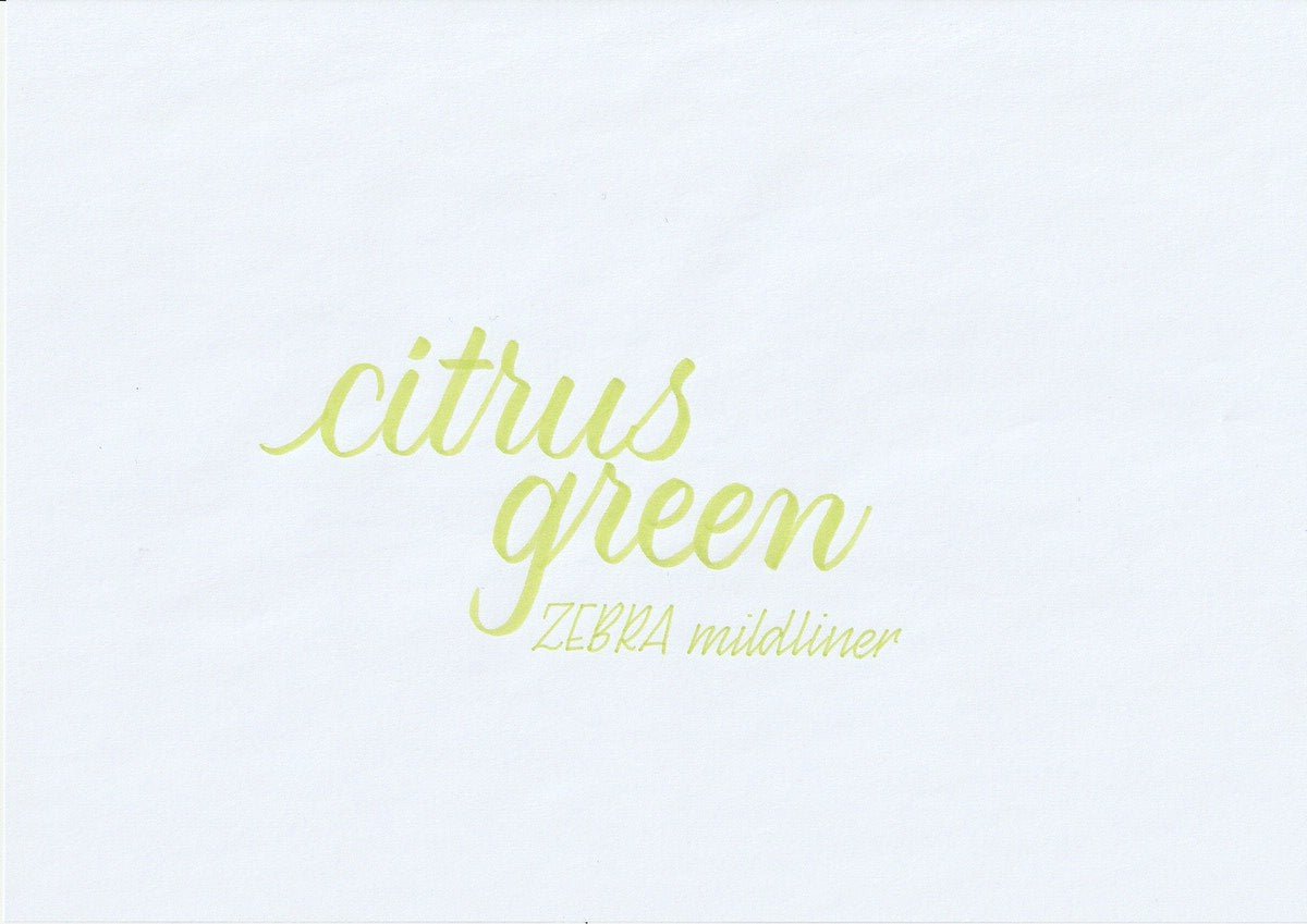 Handskriven text med orden "citrus green" och "ZEBRA mildliner" i citrongrön färg, skriven med Zebra Mildliner Brush Pen i färgen Citrus Green.
