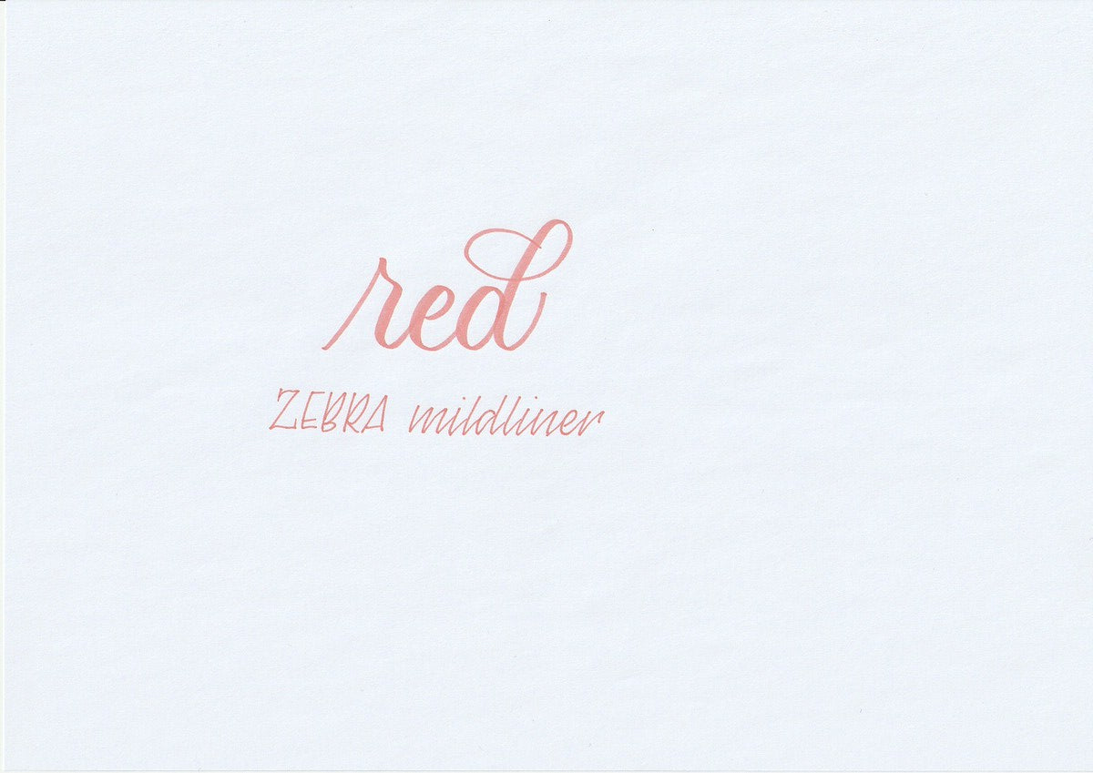 Handskriven text med orden "red" och "ZEBRA mildliner" i röd färg, skriven med Zebra Mildliner Brush Pen i färgen Red.