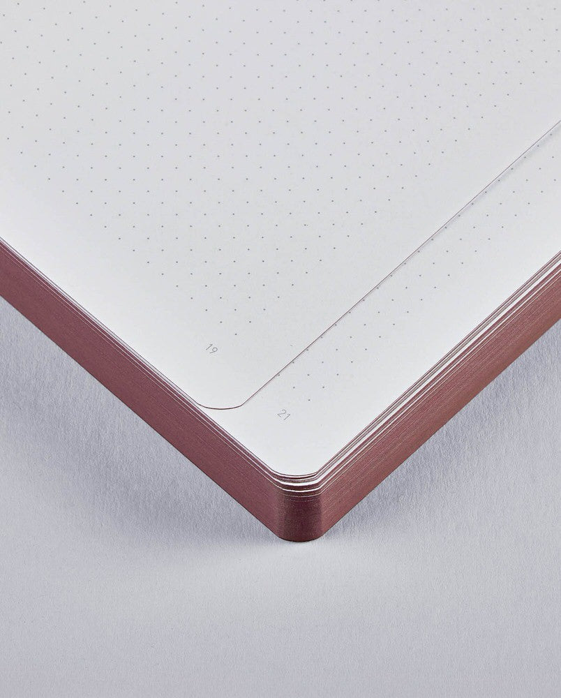 Dotted notebook Graphic L - Feel the spark