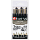 Förpackningar med Pigma micron Fineliner som är Svarta och i storlekarna 005, 01, 02, 03, 05, 08.