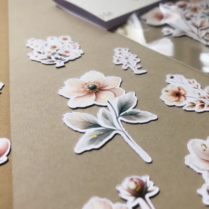 Stickers - T's Stationery - Gold Foil Flowers - 7 - T's Stationery - Tidformera