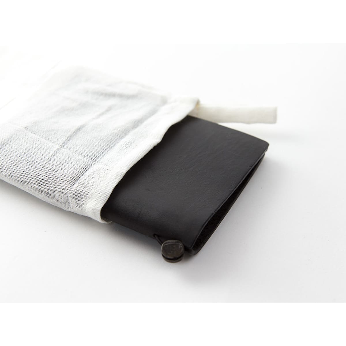 TRAVELER'S notebook Passport Leather Cover Black - 6 - Traveler's Company - Tidformera