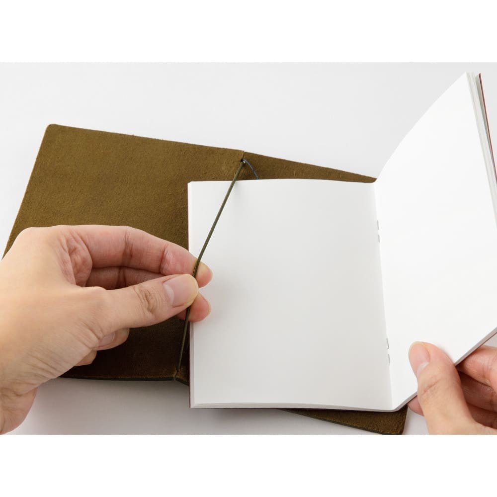 TRAVELER'S notebook Passport Leather Cover Olive - 9 - Traveler's Company - Tidformera