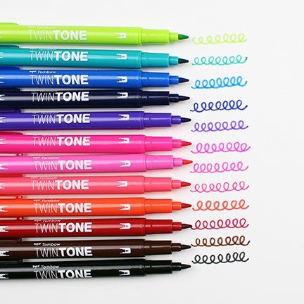 Tombow Twintone Dual-tip markers Brights där man ser ena spetsen på varje penna. Tidformera