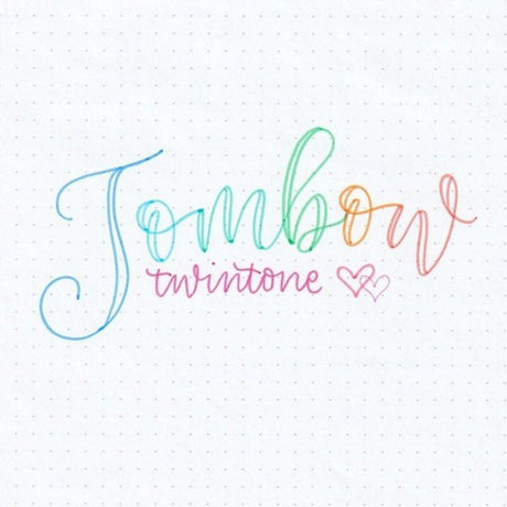 Tombow Twintone står handskrivet med olika färger med dessa fiberspetspennor.