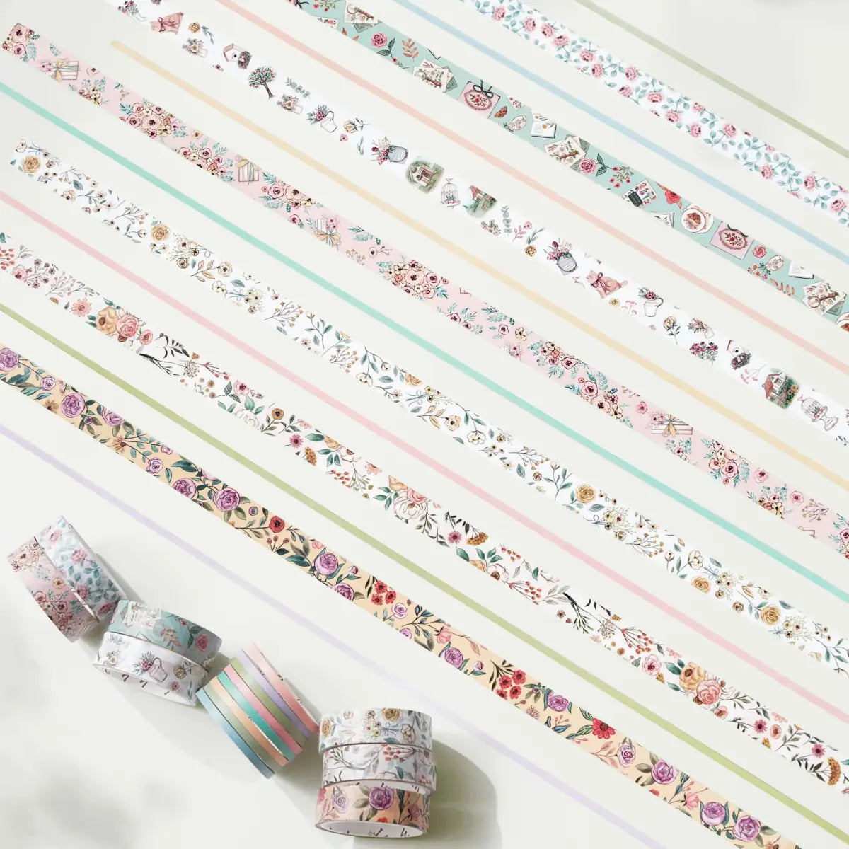 Washi tape Floral Lane 15 - pack från Washi Tape Shop. Dekorationstejp i 2 olika bredd. 7 st har blommor och de smalare 8 är enfärgade pastell. - Tidformera