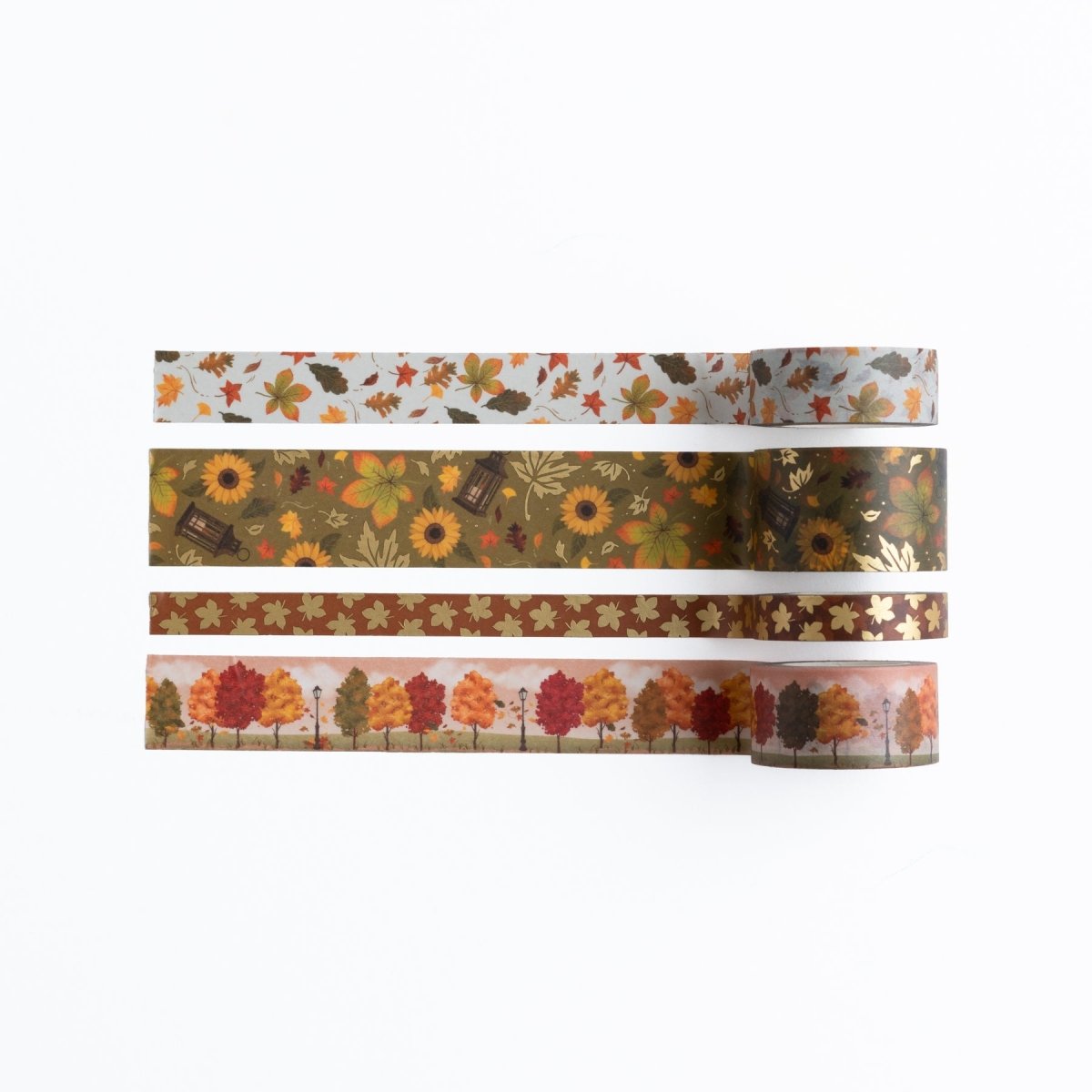 Dekorationstejp med naturmotiv i höstfärger. Höstlöv på träd och lönnblad. Washi tape - Swirling Leaves - 4-pack från Archer & Olive - Tidformeran