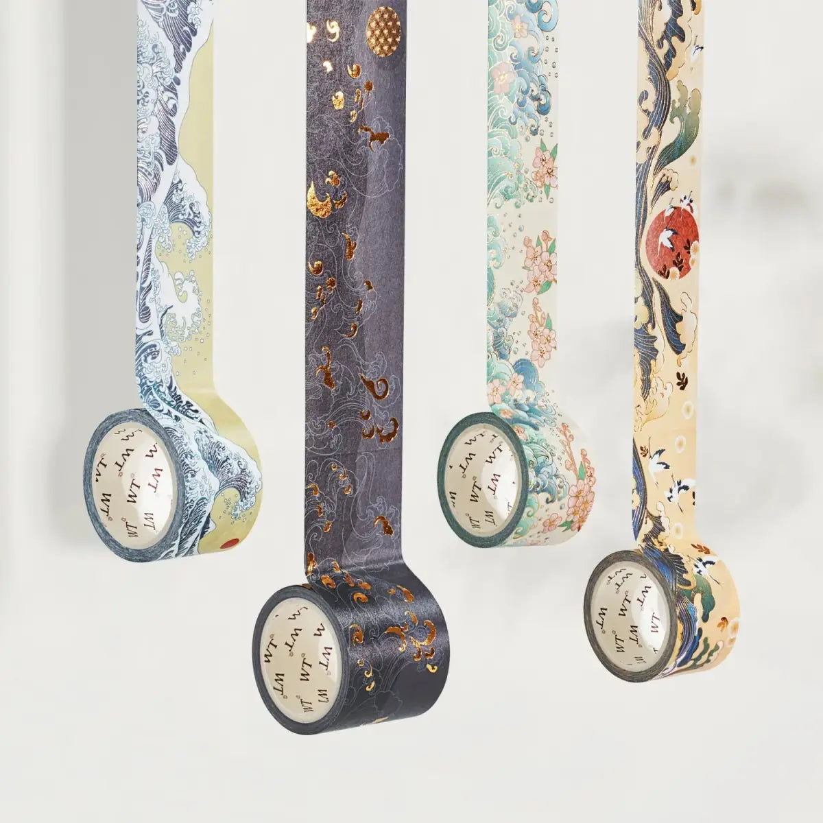 Washi tape Waves of Rebun 4 - pack från Washi Tape Shop. 4 dekorationstejp som hänger utrullade. Motiven är vågor. - Tidformera