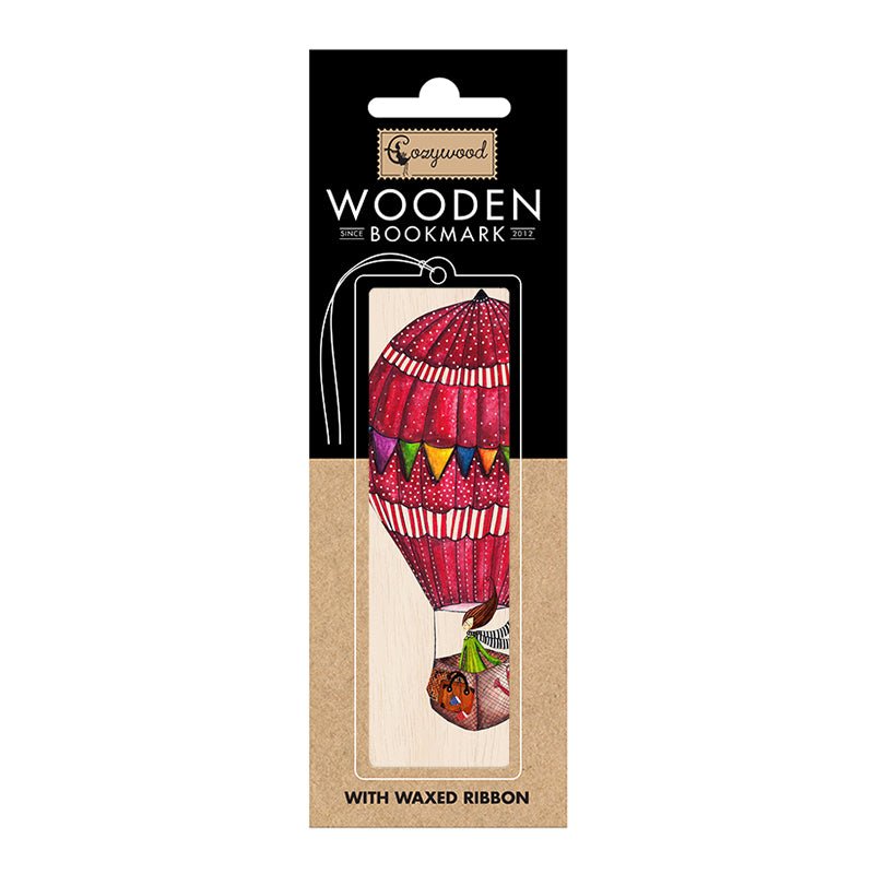 Wooden bookmark - Fly Away från Cozywood. Ett bokmärke med en luftballong i sin förpackning. Tidformera