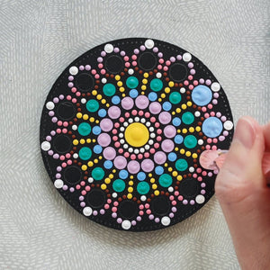 Dot painting - terapi i små prickar