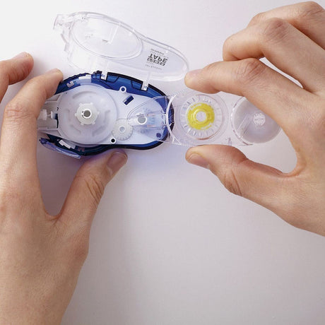 Video - Så här fyller du på refillen i din limroller Maxi power tape från Tombow - Tidformera