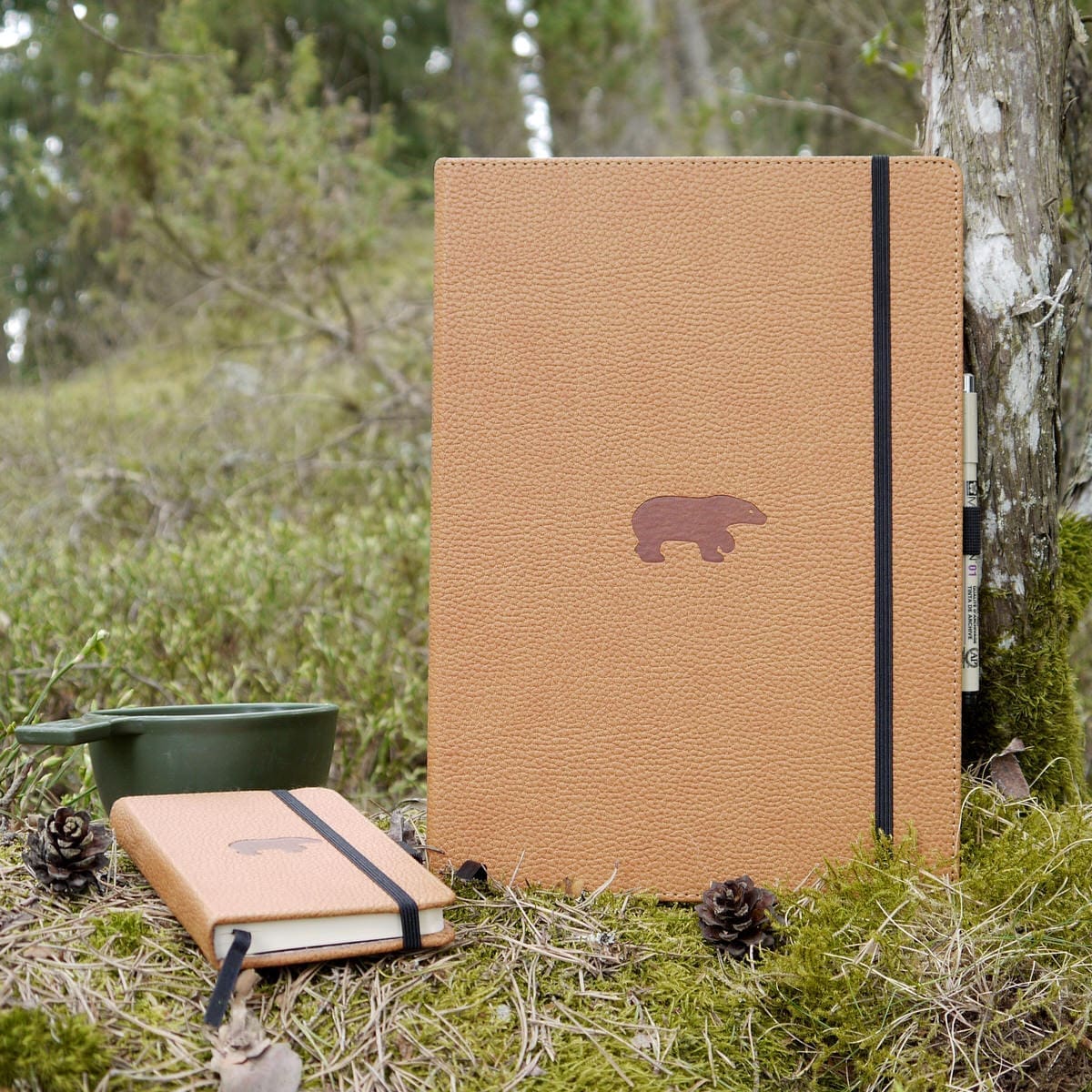 Dingbats notebooks i Wildlife serien har perforerade sidor och finns med både hård eller mjuk pärm