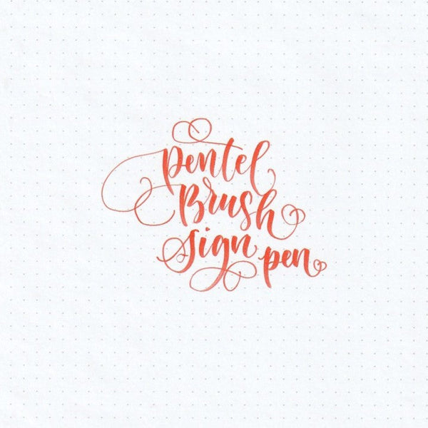 Pentel Brush Sign Pen SES15C. Pentel Brush Sign pen står handskrivet i rött.