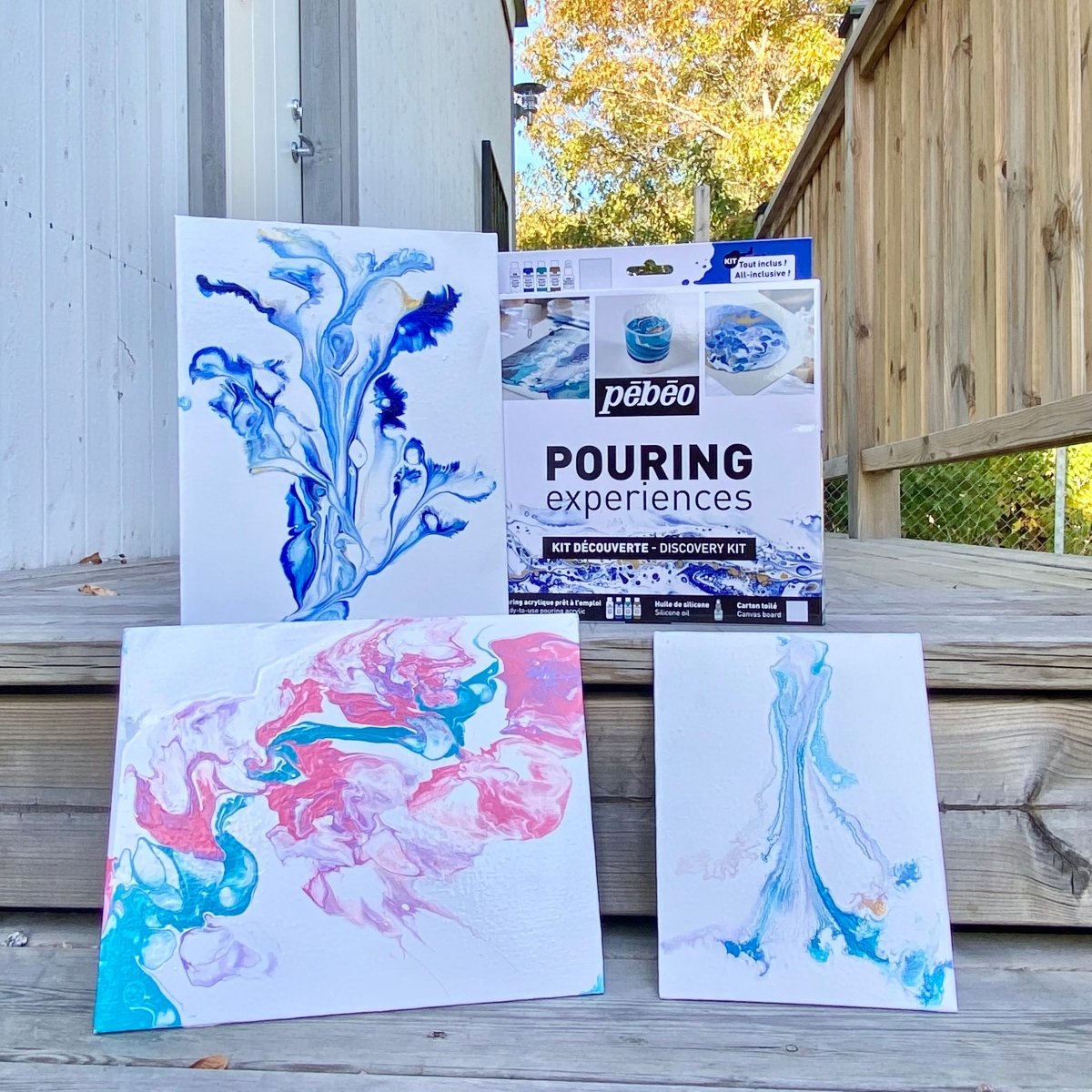 Pouring -  Tavlor som är målade med tekniken pouring. En förpackning med produkter - Tidformera
