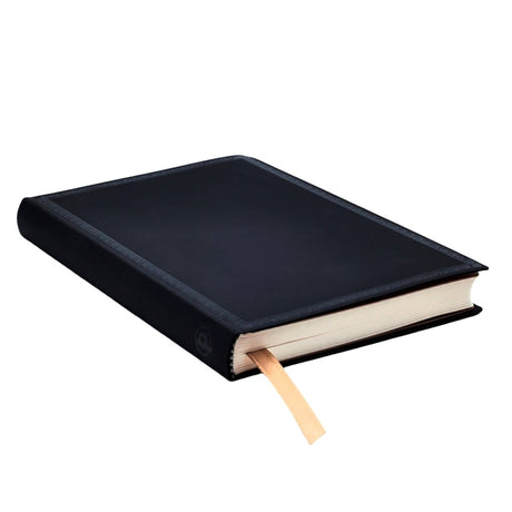 En elegant svart anteckningsbok ur serien Black Edition från Paperblanks - Tidformera