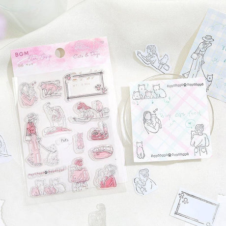 Förpackning med Clear stamps Holidays från BGM. Stämplar ligger på ett bord med papper som har stämplade motiv. - Tidformera
