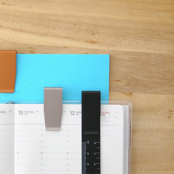 Serier - Clip ruler Hightide -  Linjaler sitter fastsatta i en kalender - Tidformera