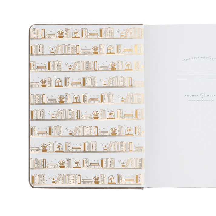 Insidan av pärmen på Bookshelf Dotted notebook från Archer & Olive. Tidformera