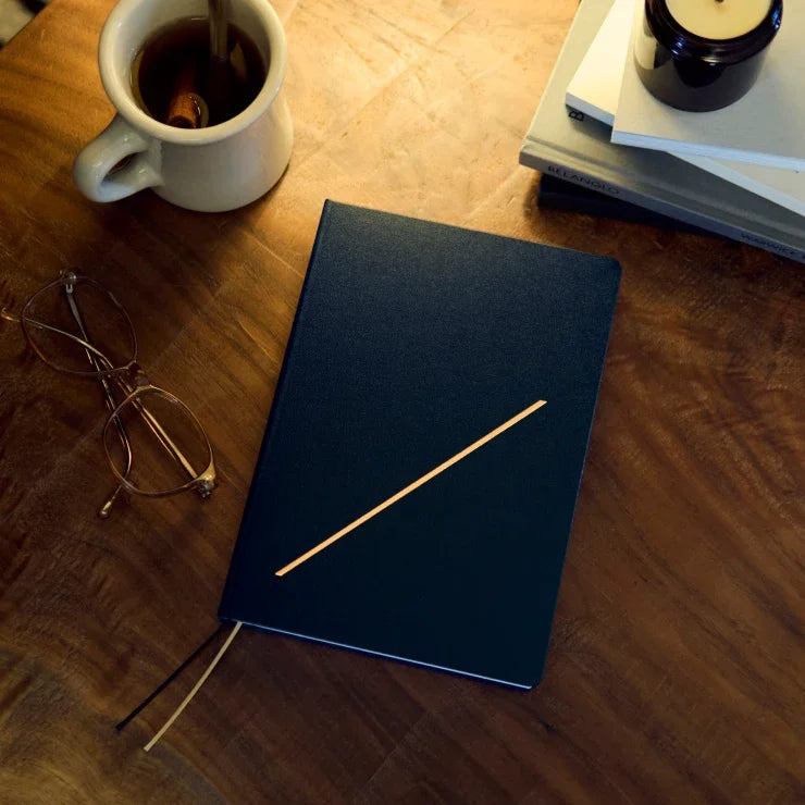 Slash Hobonichi Hon inbunden årskalender 2027 - Tidformera