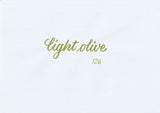 Handskriven text med orden "light olive" i ljus olivgrön färg, skriven med ABT Dual Brush Pen i nyansen 126 Light Olive.