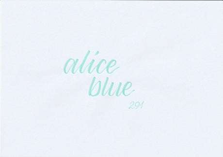 Handskriven text med ordet "alice blue" i ljusblå färg, skriven med ABT Dual Brush Pen i nyansen 281 Alice Blue.