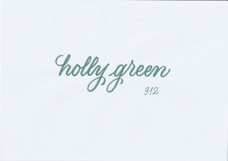 Handskriven text med orden "holly green" i grön färg, skriven med ABT Dual Brush Pen i nyansen 312 Holly Green.